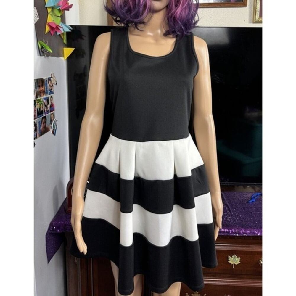 -DRESS WOMANS Crystal Sky Black And White Wide Stripe Knee Length Dress Size 11
